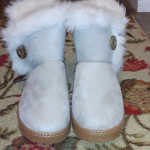 Boots - Picture 1 of 4